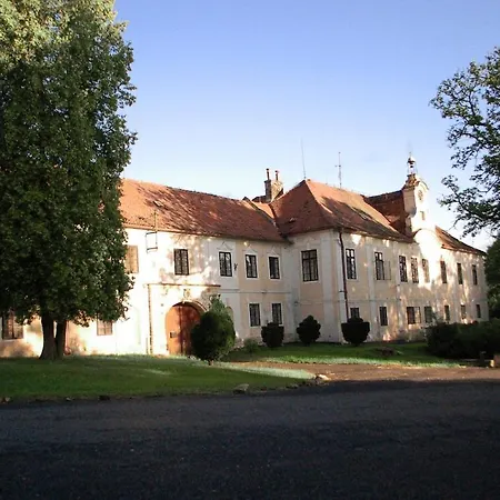 At Chateau Lejlighed Domousice