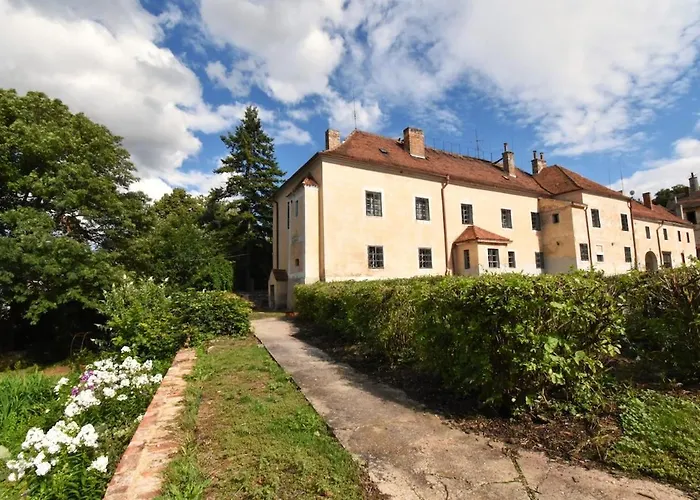 At Chateau Lejlighed